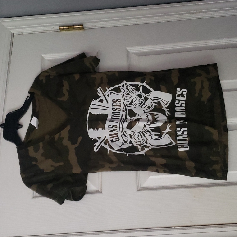 Guns‎ & Roses shirt size small